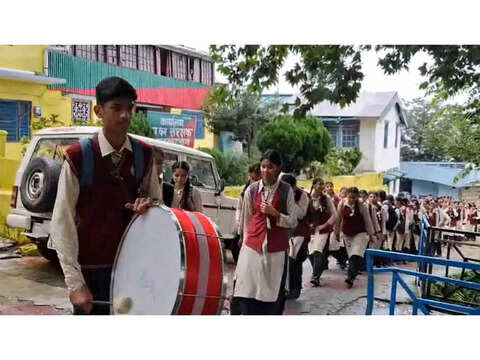 Uttarakhand students stage protest outside DFO office, beat drums over dangerous trees along school route